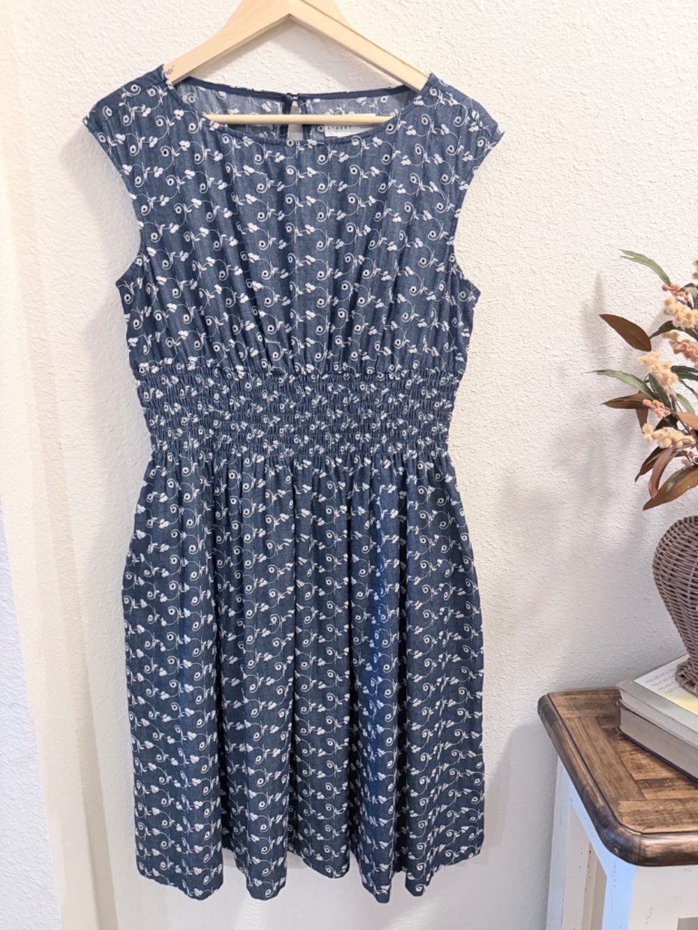 Kate Spade Broome Street Embroidered Chambray Dress Blue White Size 10 NWOT - Picture 3 of 13